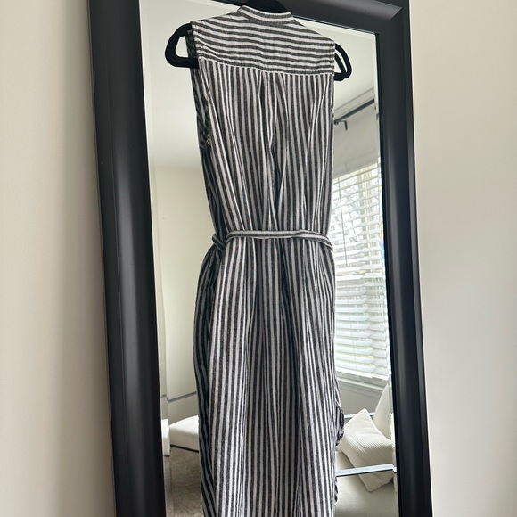 Gap Striped Linen Dress with Belt - Picture 2 of 3